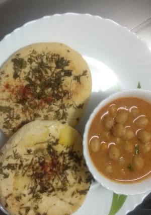 छोले कुलचे (Chole Recipe In Marathi) रेसिपी चे मुख्य फोटो 