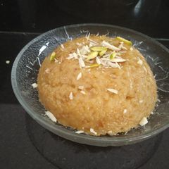 A picture of Lapsi (daliya with jaggery).