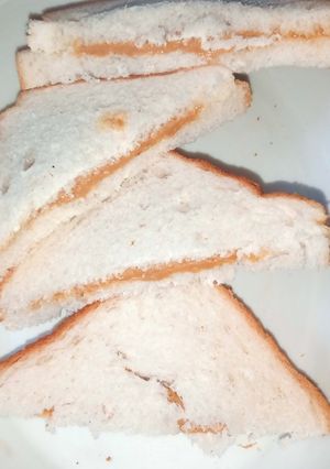पीनट बटर टोस्ट (Peanut Butter Toast recipe in Hindi) रेसिपी मुख्य फोटो