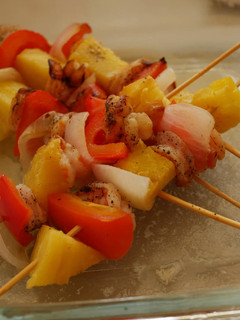 Una foto de Brochetas de camarón