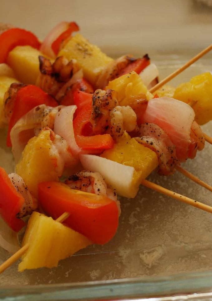 Una foto de Brochetas de camarón