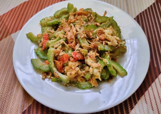 Wajib coba! Bagaimana cara bikin Pare Cah Telor dijamin nagih banget