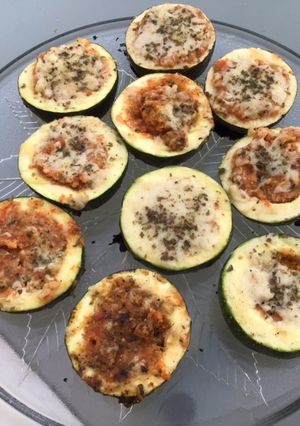Une photo de Courgettes rondes farcies tomate et chèvre (recette plancha)