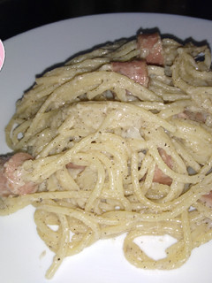 Una foto de Spaghetti hotdog con nata y queso🤤🍝🌭🧀