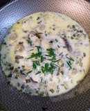 Salsa de brotes de cebolla blanca, champignon y ciboulette para tallarines