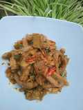 Oseng kikil kulit kerbau