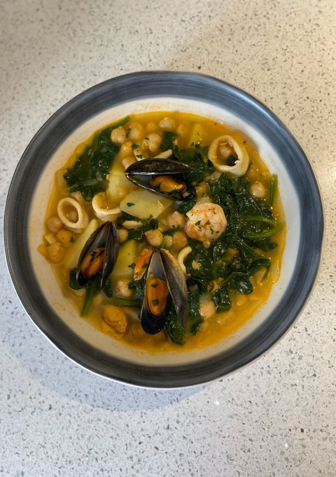 Una foto de Garbanzos con marisco sin gluten