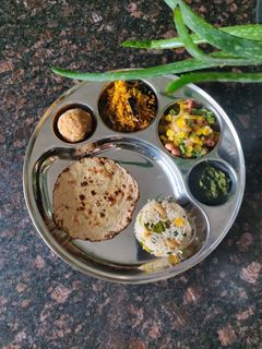 एलो वीरा चटनी सलाद रोटी सब्जी Aloe Vera Thaali: Unique Aloe Vera Dish  रेसिपी मुख्य फोटो