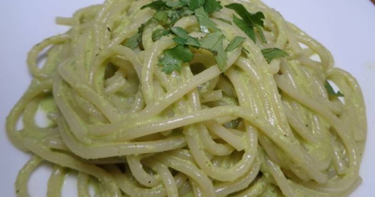 Espagueti verde con crema de champiñón Receta de Stphani bustillos- Cookpad