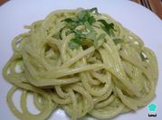 Una foto de pasta pollo verde