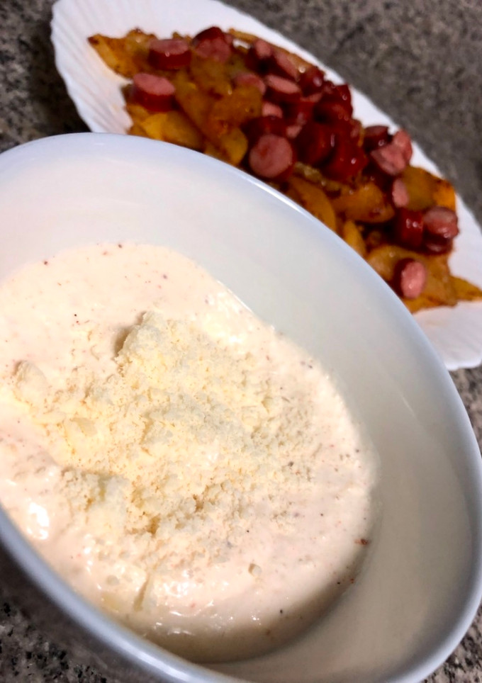 Una foto de Salsa yogur 🍴 para acompañar patatas y carnes