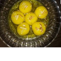 A picture of Kesari Rasgulla.