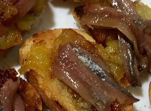 Foto principal de Pincho de manzana caramelizada y anchoas