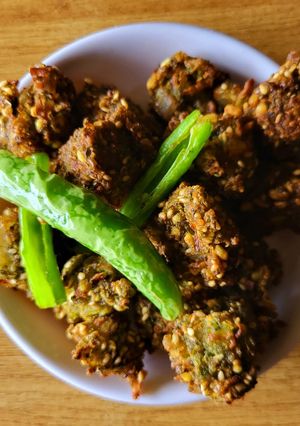 A picture of Sprouted moong pakoda.