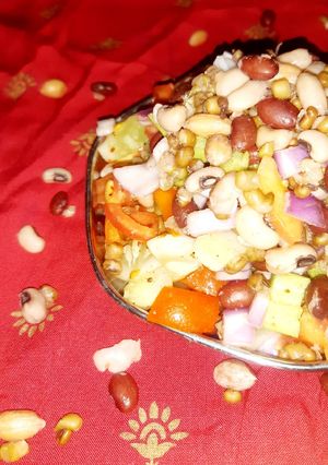 हेल्दी प्रोटीन सलाद (healthy protein salad recipe in Hindi) रेसिपी मुख्य फोटो