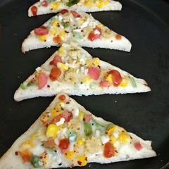 A picture of White sauce sweet corn open sandwich.