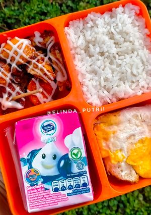 Foto resep Bekal Anak Sekolah (nasi+telur ceplok+sosis bakso saus barbeque)