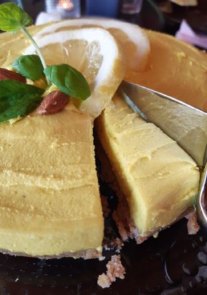 A picture of Vegan lemon cheesecake pie.