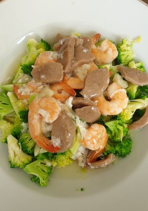 Foto resep Brokoli Udang Bakso Siram Bawang Putih