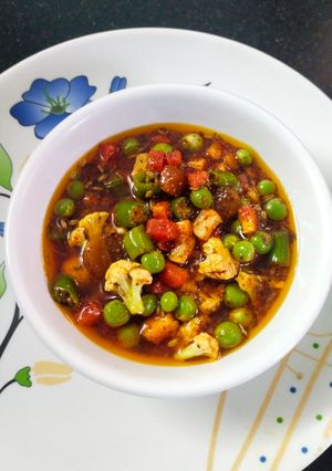 मिक्स भाज्यांचे लोणचे (mix bhanjyache lonche recipe in marathi) रेसिपी चे मुख्य फोटो 