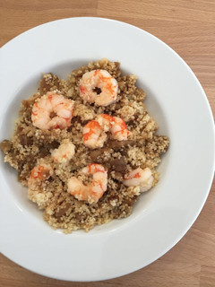 Una foto de Cous cous con camarones