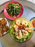 Canh chua tôm  Cá khô đù chiên  Rau muống xào tỏi