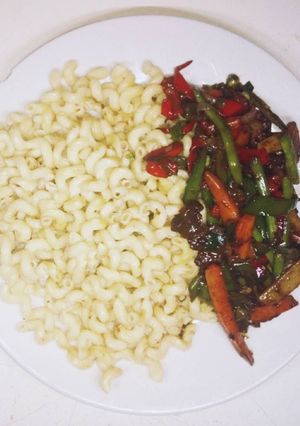 A picture of Macaroni and beef stir fry sauce.