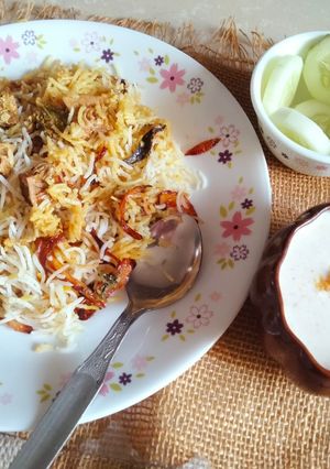 A picture of Jackfruit Biryani with Burani raita.