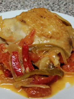 Una foto de Pollo al chilindrón / guisado a mi manera