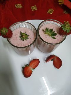 स्ट्रॉबेरी बनाना स्मूथी (Strawberry banana smoothie recipe in Hindi) रेसिपी मुख्य फोटो