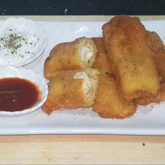 A picture of Chicken cheese bread roll.