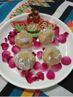 मावा मोदक (Mawa Modak recipe in Hindi) रेसिपी मुख्य फोटो