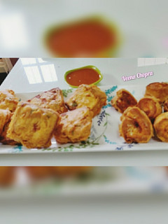 ब्रेड पकौड़ा और ब्रेड पनीर रोल पकौड़ा (bread pakoda bread paneer roll pakoda reicpe in Hindi) रेसिपी मुख्य फोटो