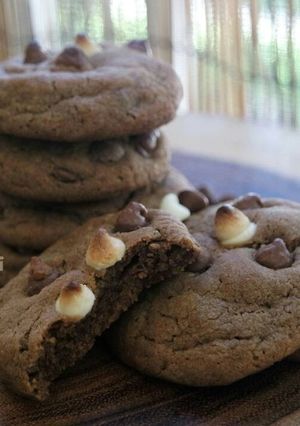 A picture of Eggless chocolate chips cookies.