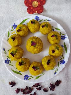 बूंदी के लड्डू (Boondi Laddoo Recipe in Hindi) रेसिपी मुख्य फोटो