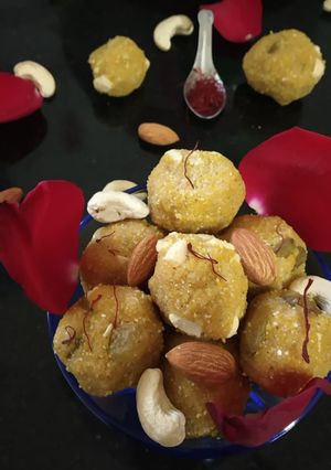 A picture of Kesaria Poha/Avail Ladoo.