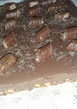صورة لوصفة كيكة بالبسكويت سهلة وبدون فرن
