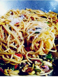 चाऊमीन (Chowmein recipe in Hindi) रेसिपी मुख्य फोटो