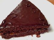Una foto de tarta de albaricoque y almendra