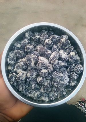 A picture of Sugar coated palmnuts.