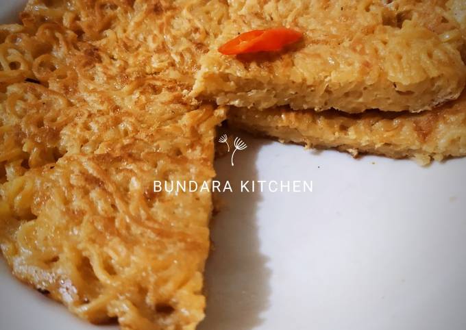Bagaimana Membuat Indomie Omlet (Pizza Mie) Anti Gagal