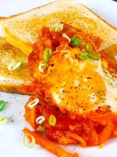 Una foto de Huevos rotos DESAYUNO o CENA