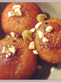 A picture of Gulab Jamun.