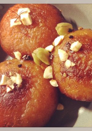 A picture of Gulab Jamun.