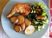 Una foto de con que acompañar el pollo asado
