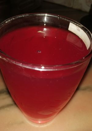 A picture of Chilled roohafza sarbet.