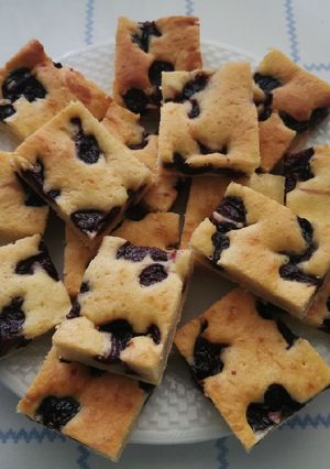 Tejfölös gyümölcsös süti recept fotója