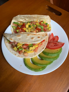 酪梨莎莎醬佐TACO餅 的食譜成品照片