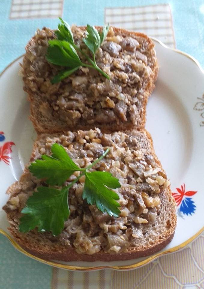 Баклажанная икра с орехами