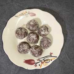 A picture of કોકોનટ જામુંન લાડુ(coconut jambu ladu in Gujarati).